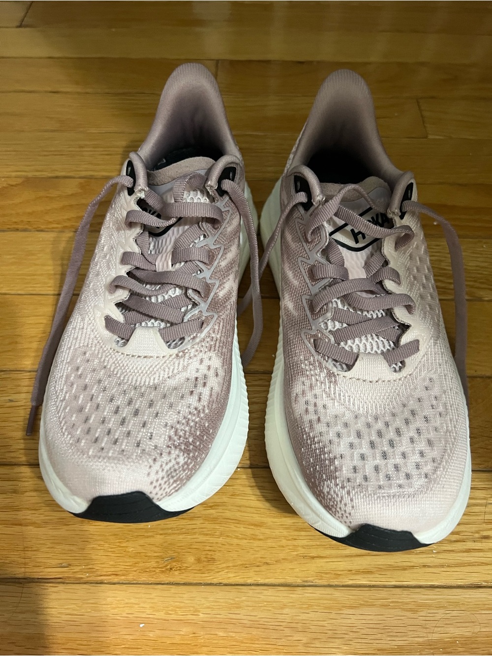 NEVER WORN Hoka Mach 6 Women's Running Shoes in Dusty Pink/Mauve and White